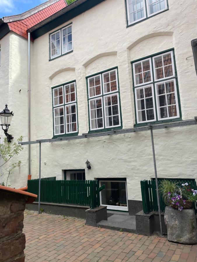 Ferienwohnung Marzipan - Im Herzen Der Altstadt, Historisches Gebaeude Mit Modernem Ambiente, W-Lan Lübeck Exterior foto
